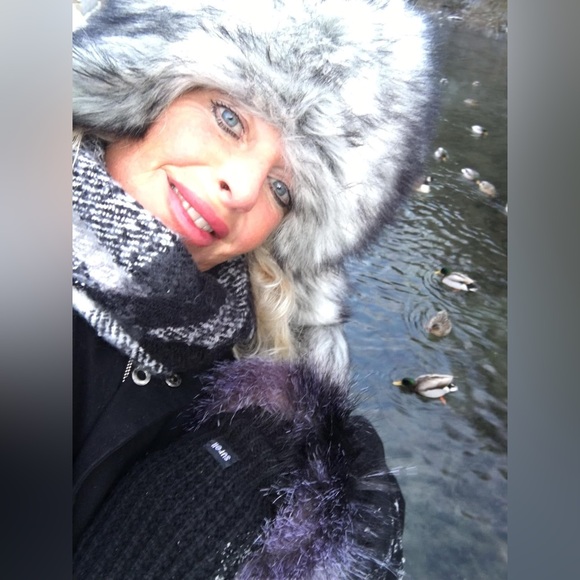 Meet your Posher, Tracy lynn - Picture 4 of 8